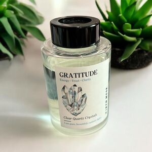 North Muse Energise Sandalwood Reed Diffuser with Clear Quartz Crystals